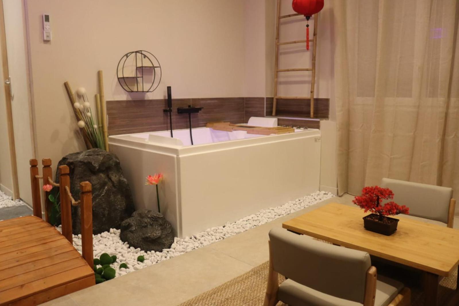 Loveroom Japon Avec Balneotherapie Toulon Exteriér fotografie