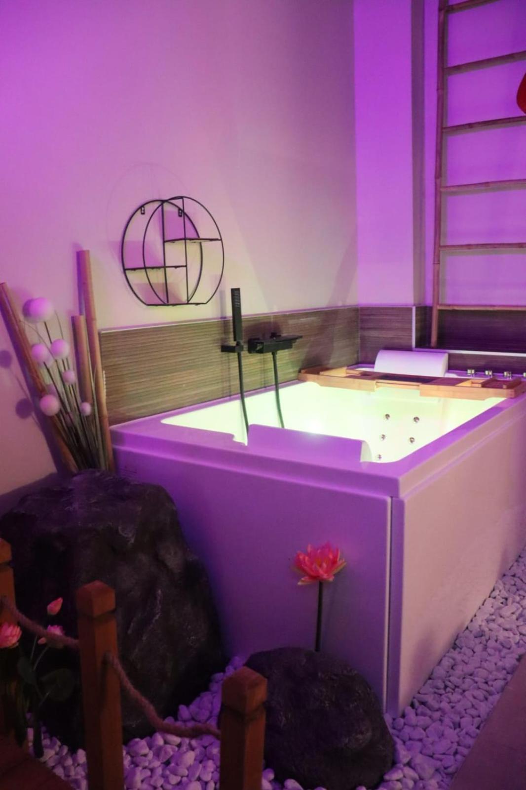 Loveroom Japon Avec Balneotherapie Toulon Exteriér fotografie